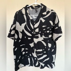 Cream and Black H&M Button Down Shirt Size L